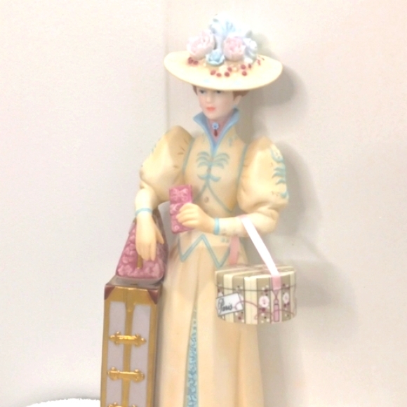 Avon Mrs Albee Figurine, Rare  with Mini - Picture 1 of 6